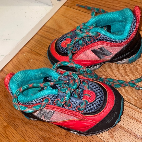 New Balance - Picture 1 of 2